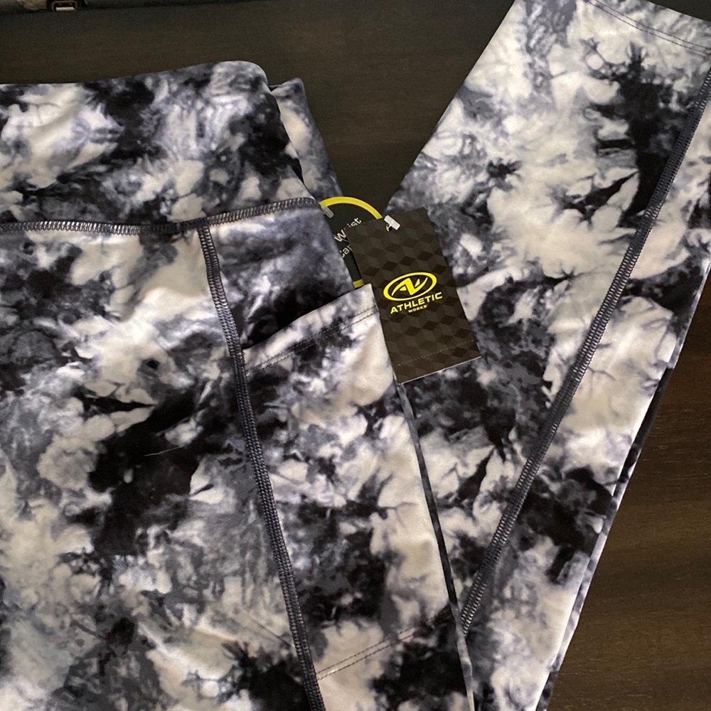 Athletic Works leggings       NWT